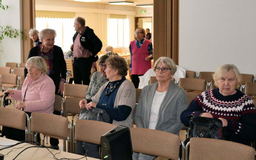 Lue, mitä lahjoitusvaroilla on hankittu ja miksi moni ikäihminen tukee Ukrainaa